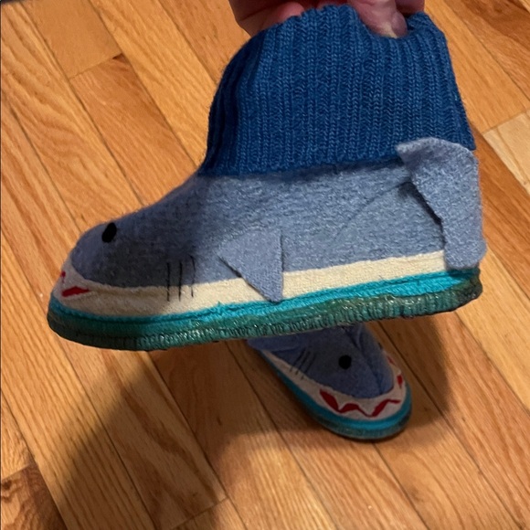 Garnet Hill Gray Shark Kids Slippers - Picture 3 of 5